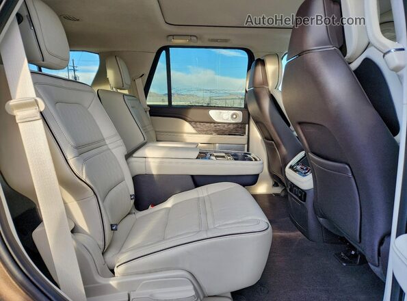 5LMJJ2TT8LEL04096 2020 LINCOLN NAVIGATOR Brown Вид задньої частини салону