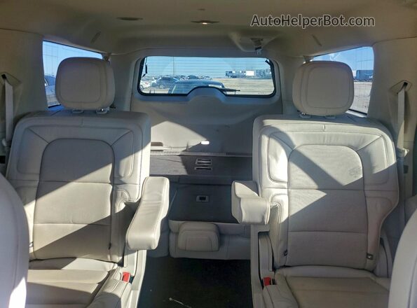5LMJJ3HT1JEL05439 2018 LINCOLN NAVIGATOR Red Вид задніх сидінь