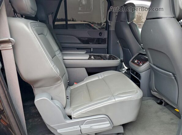 5LMJJ3KT5LEL00689 2020 LINCOLN NAVIGATOR Black Rear interior view