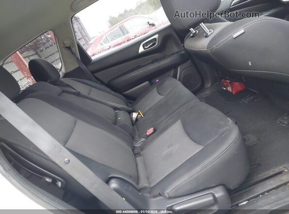 5N1DR2MM9JC621359 2018 NISSAN PATHFINDER White VIN կոդի պիտակի տեսք