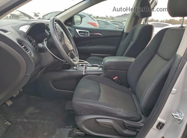 5N1DR2MN4HC642977 2017 NISSAN PATHFINDER Silver Front interior view