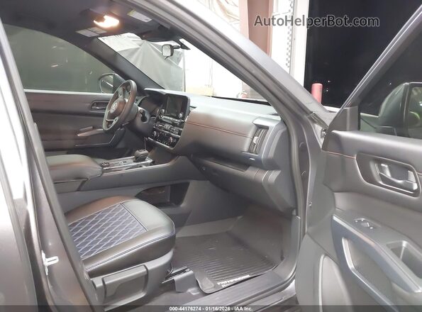 5N1DR3BD3SC227804 2025 NISSAN PATHFINDER Gray წინა სალონის ხედი