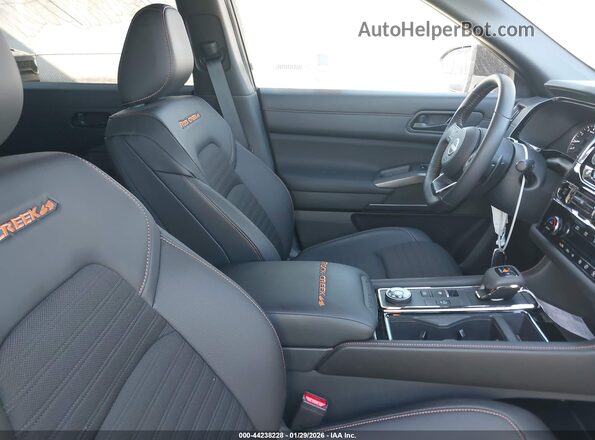 5N1DR3BD5SC206548 2025 NISSAN PATHFINDER Gray Front interior view