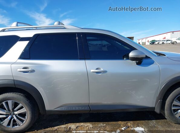5N1DR3CA6SC269243 2025 NISSAN PATHFINDER Silver Սալոնի հետևի տեսք