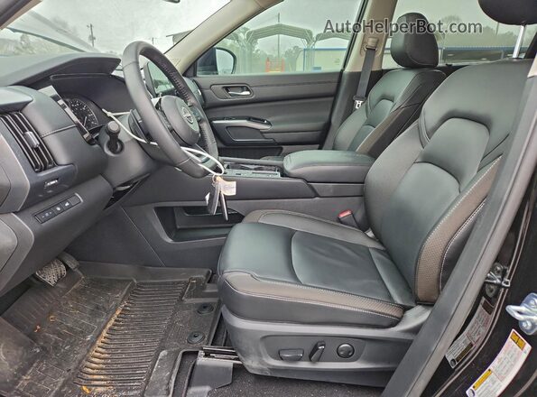 5N1DR3CB3SC261884 2025 NISSAN PATHFINDER Black Вид салону спереду