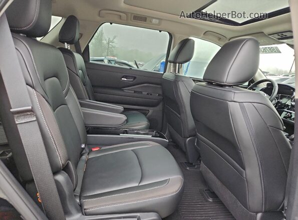 5N1DR3CB3SC261884 2025 NISSAN PATHFINDER Black Вид задньої частини салону