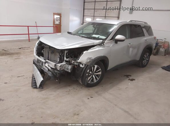 5N1DR3CC2RC253729 2024 NISSAN PATHFINDER Silver Առջևի ձախ երեք քառորդ տեսարան