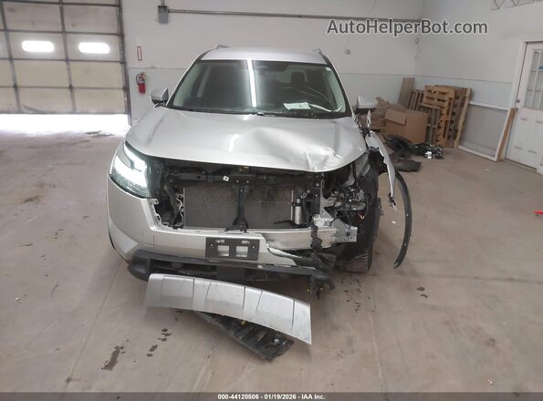 5N1DR3CC2RC253729 2024 NISSAN PATHFINDER Silver Սալոնի հետևի տեսք
