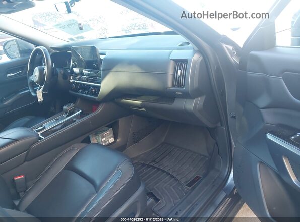 5N1DR3CC4PC224021 2023 NISSAN PATHFINDER Gray Widok wnętrza z przodu