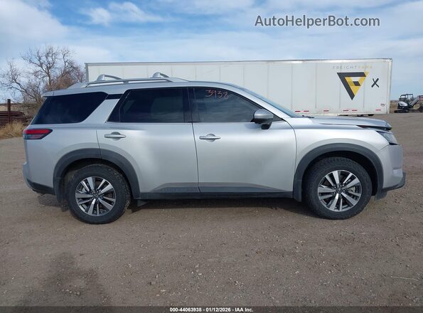 5N1DR3CC7RC236313 2024 NISSAN PATHFINDER Серебряный 