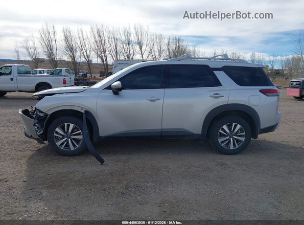 5N1DR3CC7RC236313 2024 NISSAN PATHFINDER Серебряный 