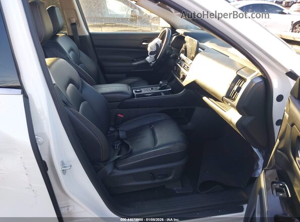 5N1DR3CD3NC259560 2022 NISSAN PATHFINDER White Vista interior delantera