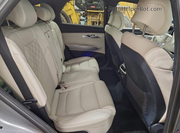 5NMMCET13PH000871 2023 GENESIS GV70 Silver Widok wnętrza z tyłu