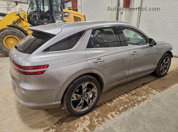 5NMMCET13PH000871 2023 GENESIS GV70 Silver Tył prawy