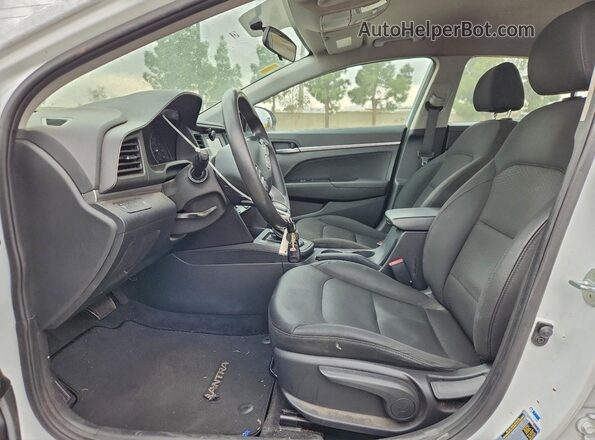 5NPD74LF5KH440130 2019 HYUNDAI ELANTRA Белый Вид салона спереди