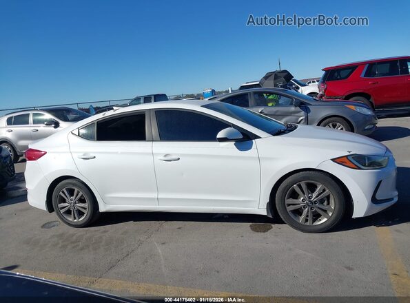 5NPD84LF5JH332523 2018 HYUNDAI ELANTRA White Widok zestawu wskaźników