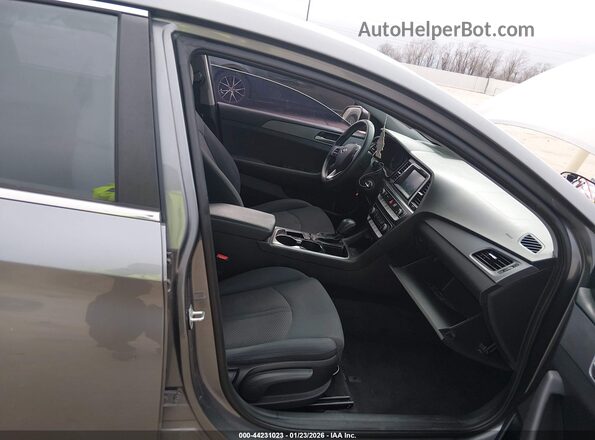 5NPE24AF4JH699728 2018 HYUNDAI SONATA Gray Սալոնի դիմացի տեսք