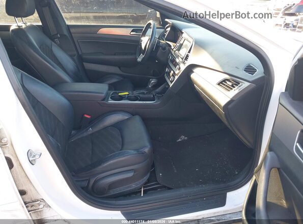 5NPE34AF2JH722968 2018 HYUNDAI SONATA Белый Вид салона спереди