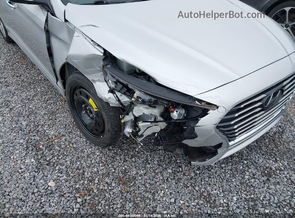 5NPE34AF5JH689836 2018 HYUNDAI SONATA Silver Widok z przodu
