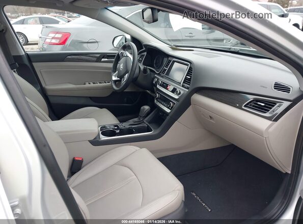 5NPE34AF5JH689836 2018 HYUNDAI SONATA Silver Widok wnętrza z przodu