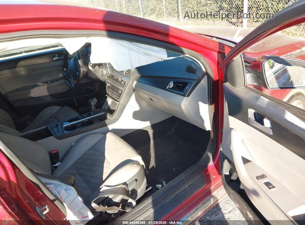 5NPE34AF8GH269934 2016 HYUNDAI SONATA Красный Вид салона спереди