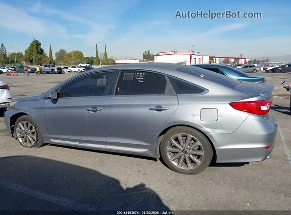 5NPE34AFXHH454553 2017 HYUNDAI SONATA Серебряный Вид задней части салона
