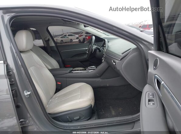 5NPEH4J22MH076141 2021 HYUNDAI SONATA Gray Widok wnętrza z przodu
