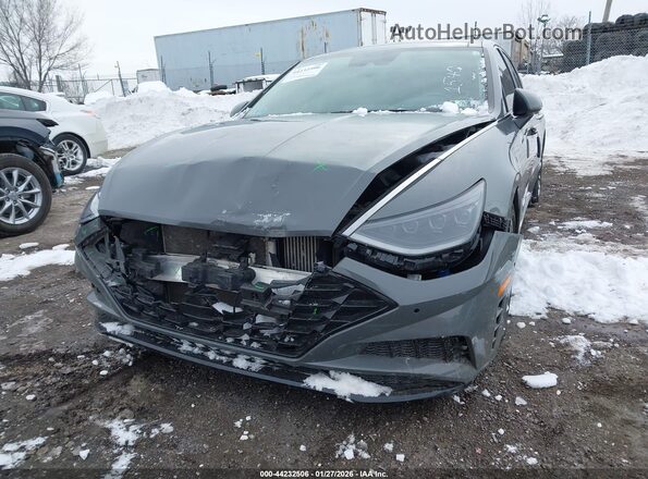5NPEH4J22MH076141 2021 HYUNDAI SONATA Gray Widok z przodu