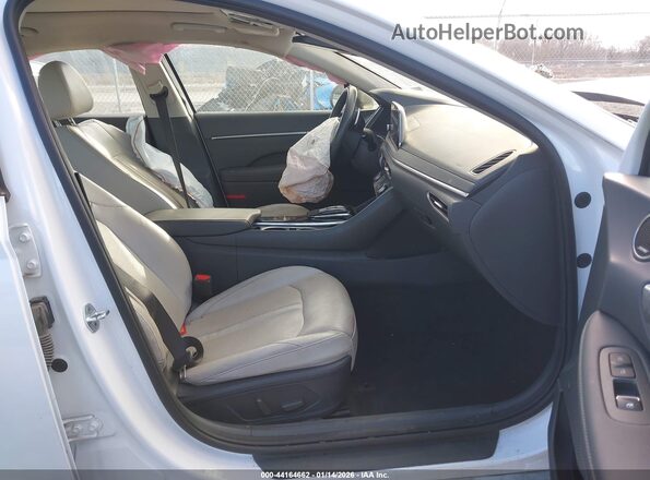 5NPEH4J29LH010197 2020 HYUNDAI SONATA White წინა სალონის ხედი