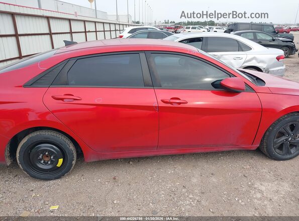 5NPLM4AG8NH066763 2022 HYUNDAI ELANTRA Red 360 interior view