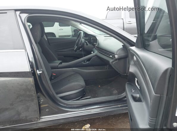 5NPLN4AG4NH075845 2022 HYUNDAI ELANTRA Gray Вид салону спереду