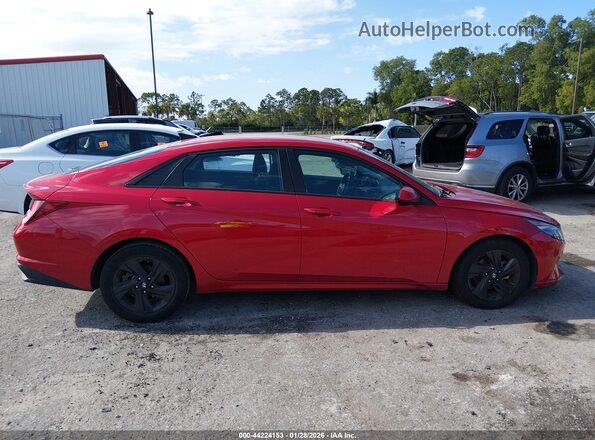 5NPLS4AG4MH016799 2021 HYUNDAI ELANTRA Red Widok wnętrza z tyłu