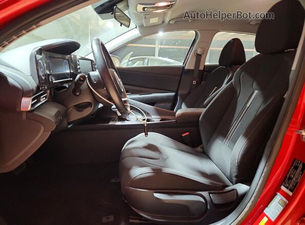 5NPLS4AGXNH062686 2022 HYUNDAI ELANTRA Red წინა სალონის ხედი