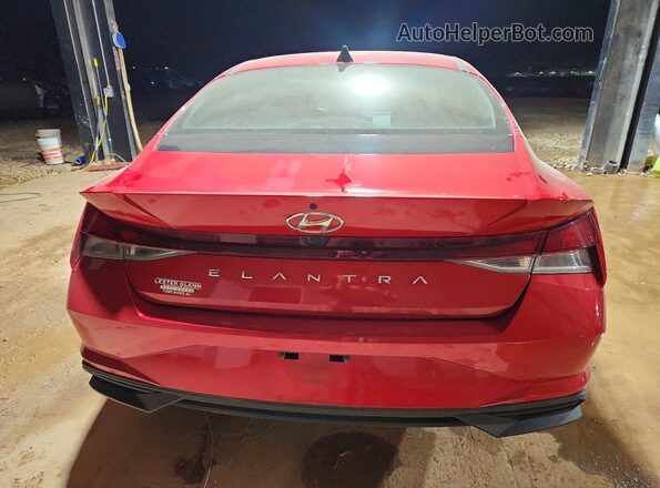5NPLS4AGXNH062686 2022 HYUNDAI ELANTRA Red უკანა ხედი
