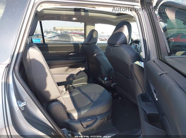 5TDAAAB51SS090064 2025 TOYOTA GRAND HIGHLANDER Gray Widok naklejki z numerem VIN