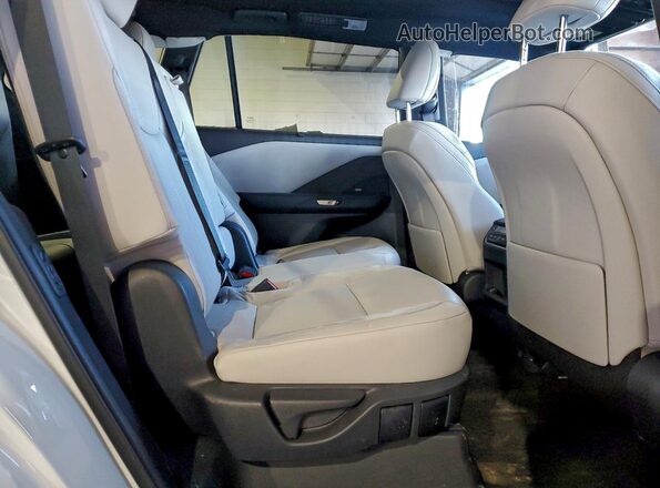 5TDAAAB65SS035576 2025 LEXUS TX White Vista interior trasera
