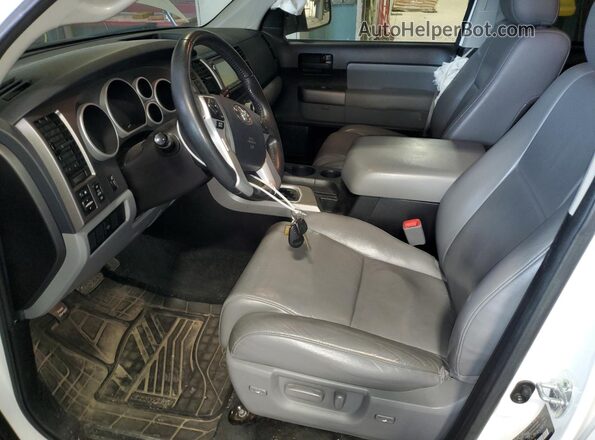 5TDBW5G11HS150758 2017 TOYOTA SEQUOIA Белый Вид салона спереди