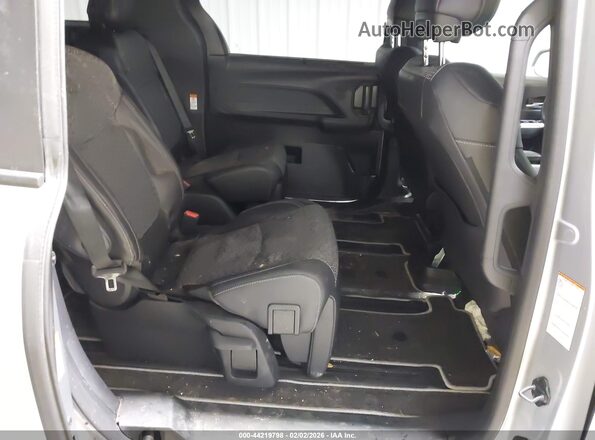 5TDCSKFC4PS083444 2023 TOYOTA SIENNA Silver VIN კოდის სტიკერის ხედი