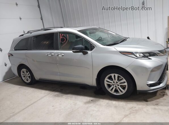 5TDCSKFC4PS083444 2023 TOYOTA SIENNA Silver უკანა სალონის ხედი