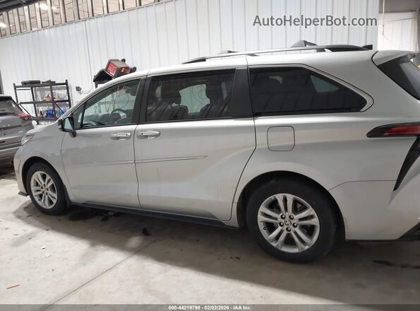 5TDCSKFC4PS083444 2023 TOYOTA SIENNA Silver სალონის 360-გრადუსიანი ხედი
