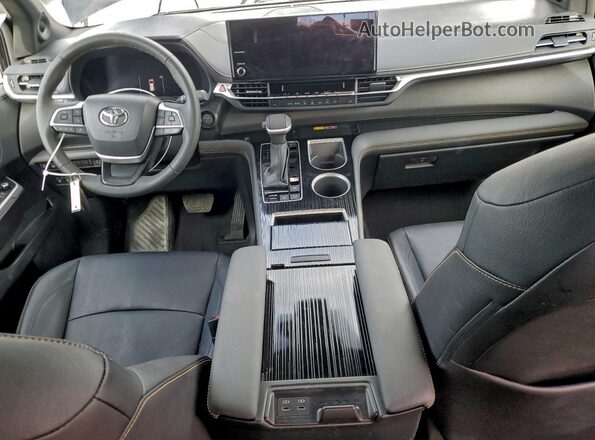 5TDCSKFC9SS180812 2025 TOYOTA SIENNA Black Vista del salpicadero
