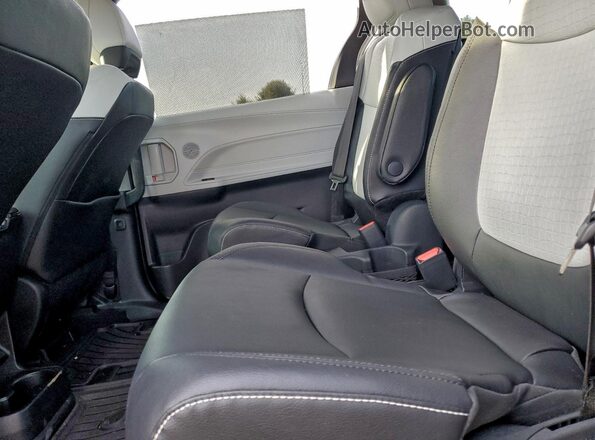 5TDDSKFCXSS157124 2025 TOYOTA SIENNA Gray უკანა სალონის ხედი