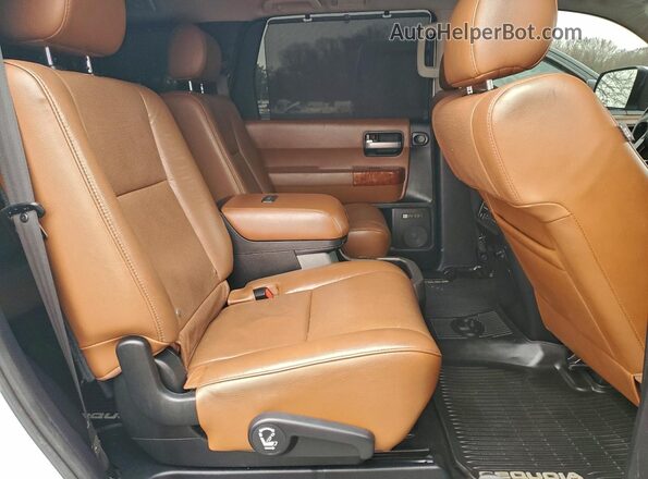 5TDDY5G11JS156262 2018 TOYOTA SEQUOIA White უკანა სალონის ხედი
