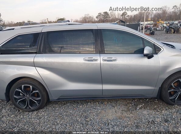5TDERKEC0SS283560 2025 TOYOTA SIENNA Silver Вид задньої частини салону