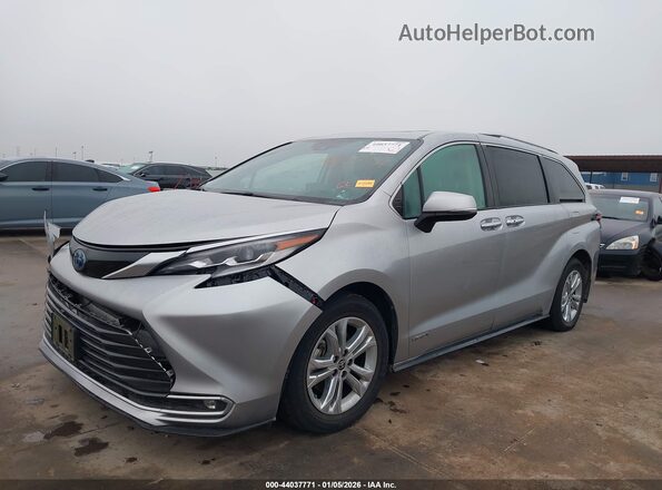 5TDESKFC7MS010282 2021 TOYOTA SIENNA Silver Առջևի ձախ երեք քառորդ տեսարան
