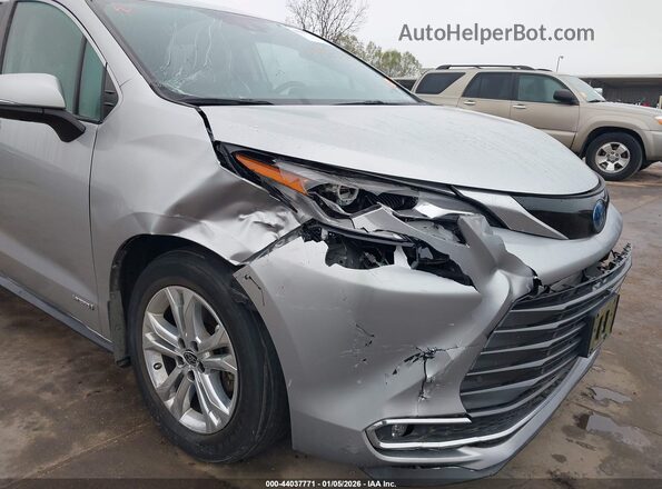 5TDESKFC7MS010282 2021 TOYOTA SIENNA Silver Դիմացի տեսք