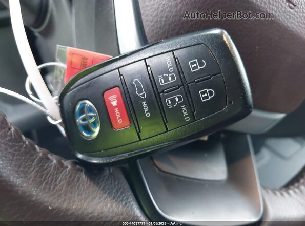 5TDESKFC7MS010282 2021 TOYOTA SIENNA Silver Առջևի վահանակի տեսք