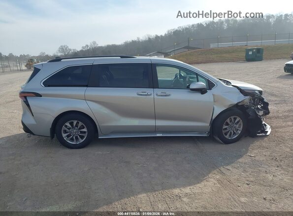 5TDJRKEC4SS253332 2025 TOYOTA LE Silver Սալոնի հետևի տեսք