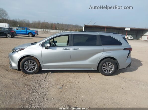 5TDJRKEC4SS253332 2025 TOYOTA LE Silver Սալոնի 360 աստիճան տեսք