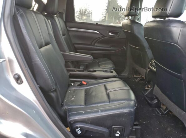 5TDJZRFH0JS819715 2018 TOYOTA HIGHLANDER Silver Вид задньої частини салону
